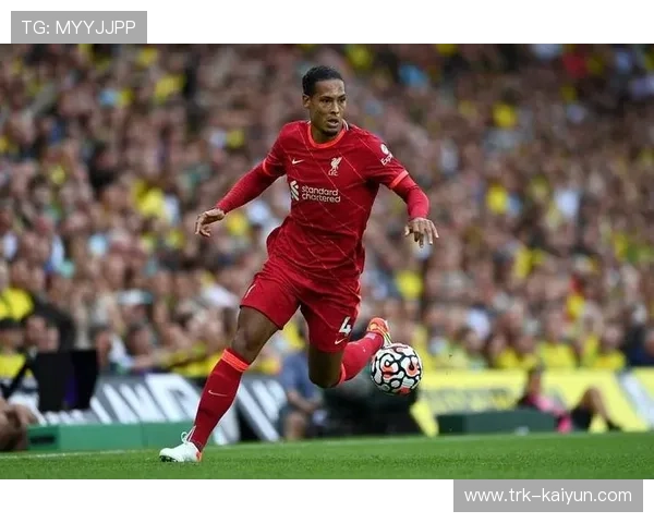 范戴克头球解围失误，利兹联反击屡造威胁